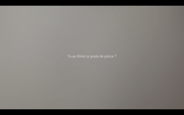 tu-as-filme-ce-poste-de-police